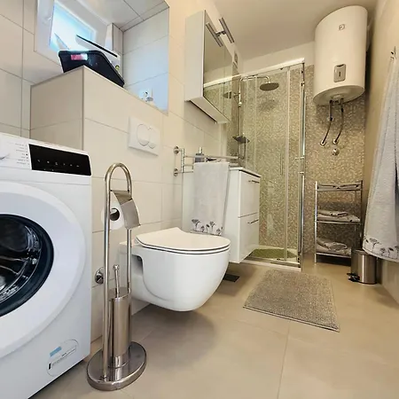 Erika - For 2 Near The Апартаменти *