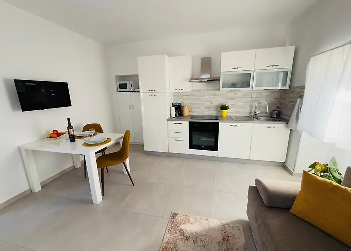 Erika - For 2 Near The Apartamento Pula