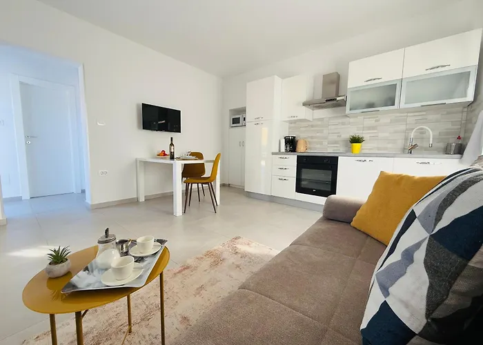 Erika - For 2 Near The * Pula
