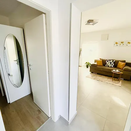 Erika - For 2 Near The Apartment