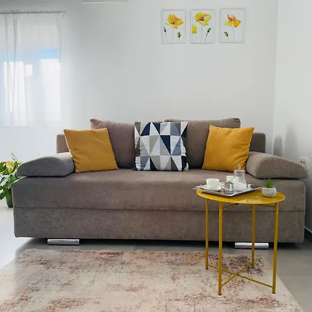 Apartment Erika - For 2 Near The Pula