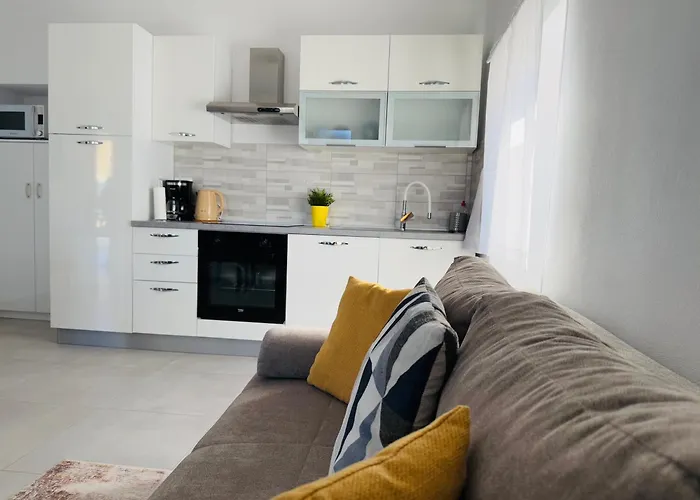 公寓 Erika - For 2 Near The