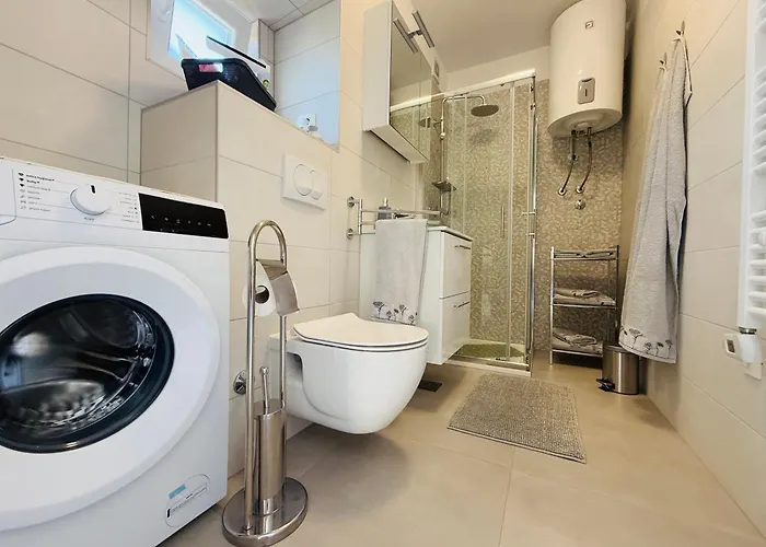 Erika - For 2 Near The 公寓 *