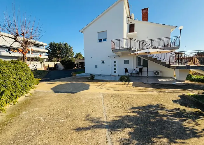 Erika - For 2 Near The *